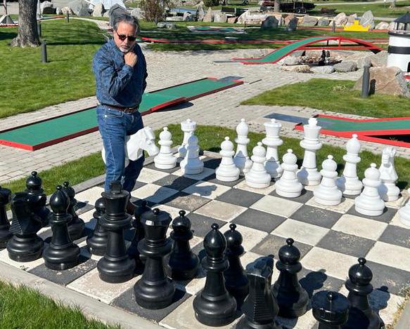 وقتی از شطرنج سیاست سر در نمیاری و تصور میکنی که اسب شطرنج برای سواری است