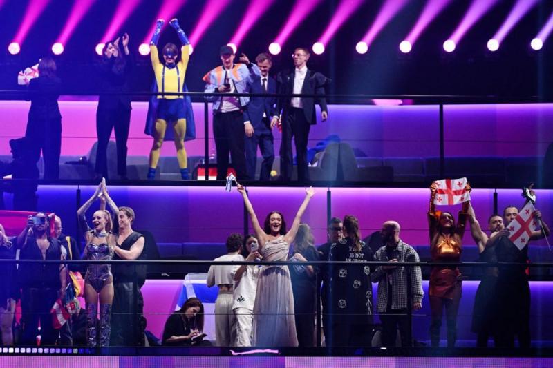 نماینده اسرائیل در یوروویژن با وجود اعتراض‌ها به فینال راه یافت